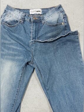 Fashion Nova High-Waisted Flare Denim Jeans - Size 3 (Medium Wash)
